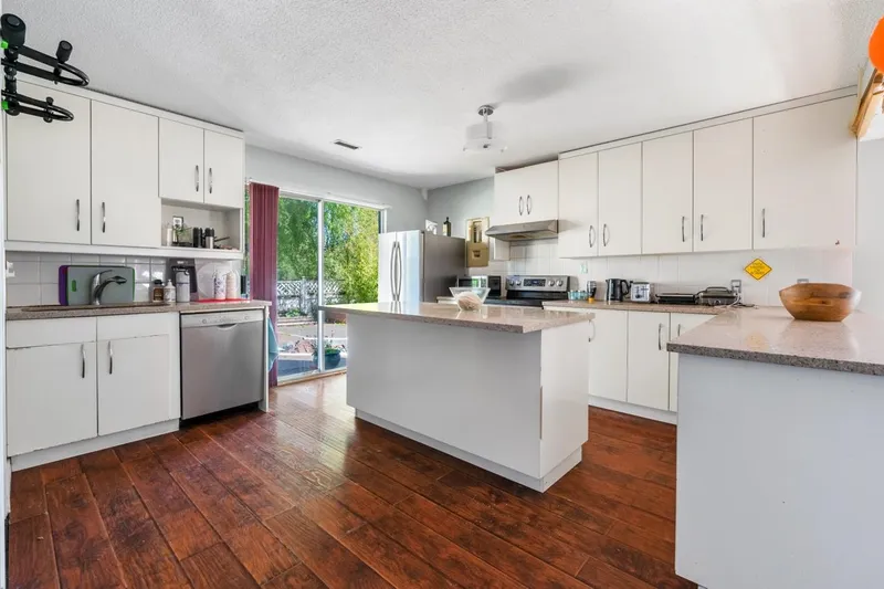 1281 SHERMAN STREET - photo 4 of 25