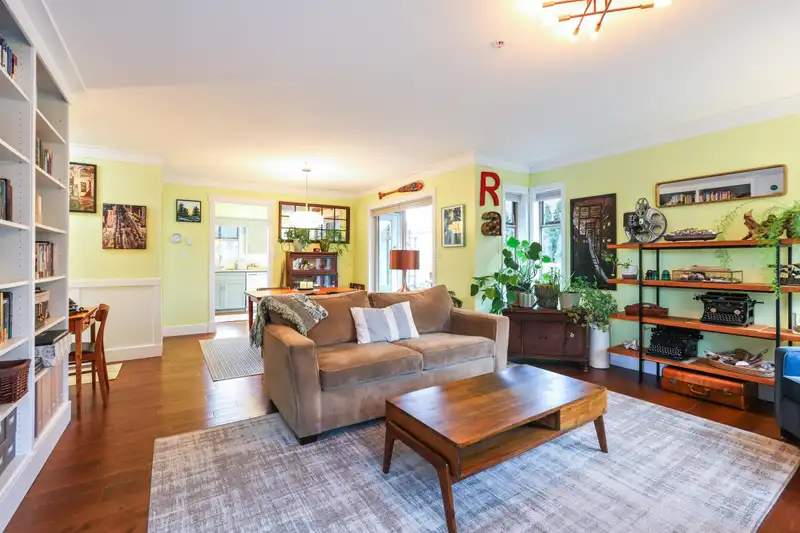 201 1118 55 STREET - photo 4 of 21