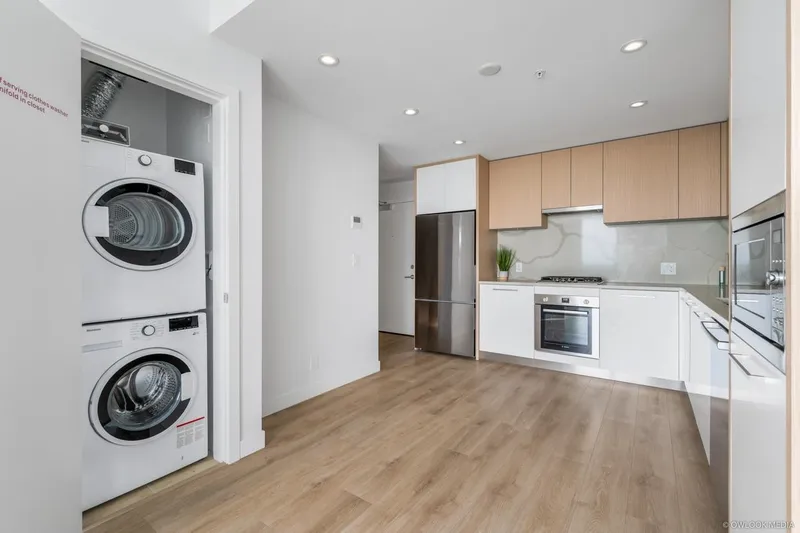 2607 567 CLARKE ROAD - photo 4 of 25