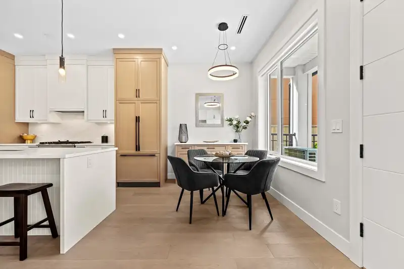 1 8578 CARTIER STREET - photo 3 of 33