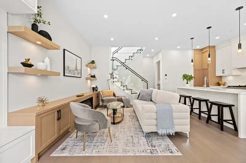 1 8578 CARTIER STREET - photo 4 of 33