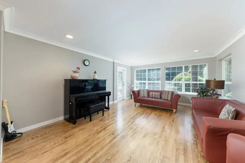 4225 EVERGREEN AVENUE - photo 3 of 39