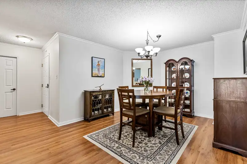 204 1458 BLACKWOOD STREET - photo 2 of 33