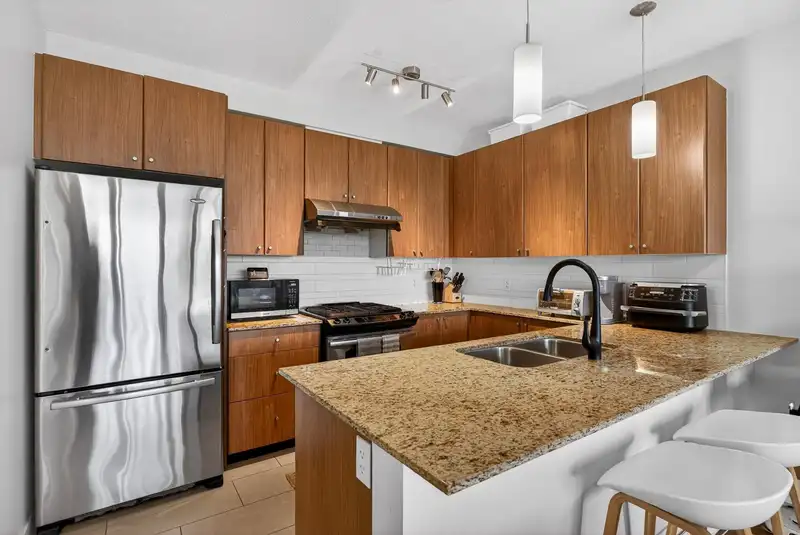 1401 280 ROSS DRIVE - photo 2 of 38