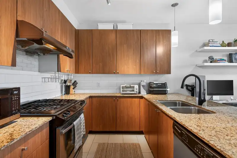 1401 280 ROSS DRIVE - photo 4 of 38