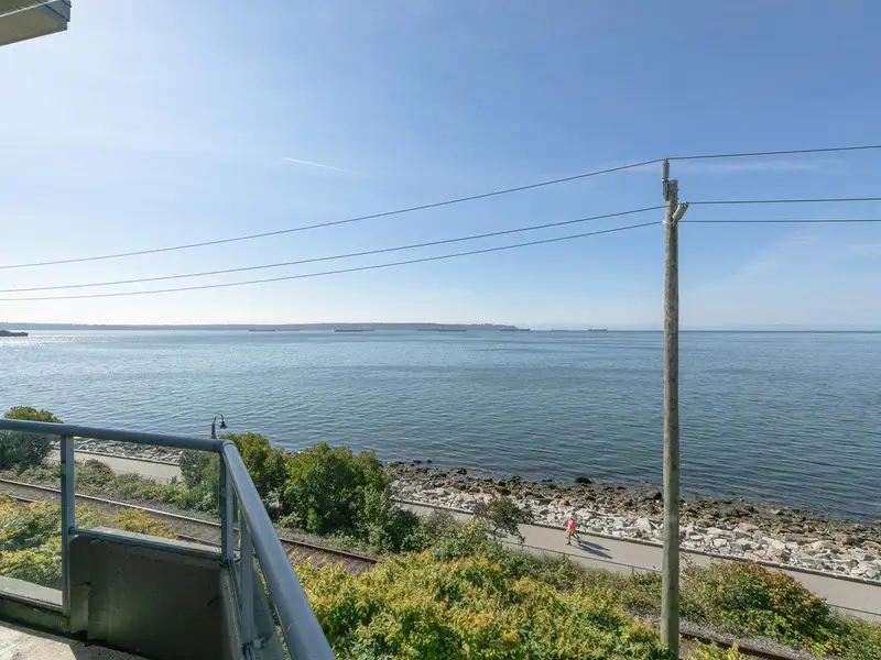 203 2190 ARGYLE AVENUE - photo 2 of 25