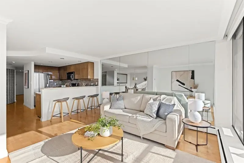 503 1995 BEACH AVENUE - photo 3 of 25