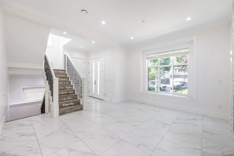 172 ONTARIO PLACE - photo 2 of 15