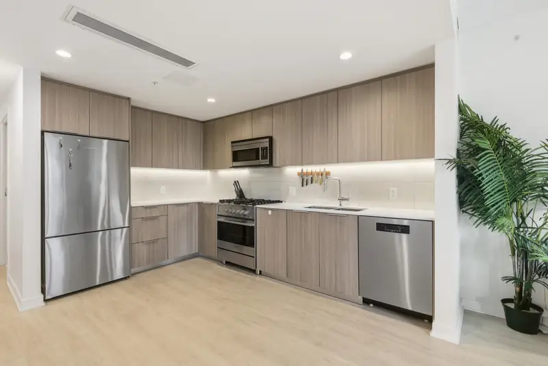 602 1401 HUNTER STREET - photo 3 of 25