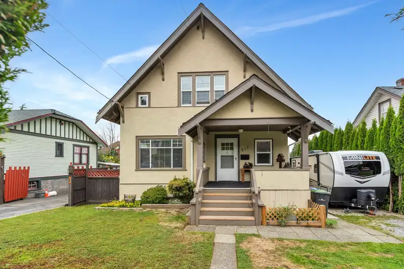 217 EIGHTH AVENUE - photo 2 of 40