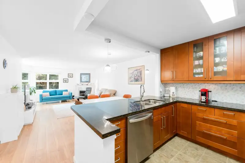 308 1273 MERKLIN STREET - photo 4 of 37