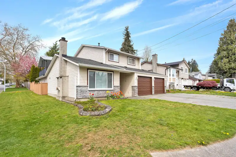 6719 134 STREET - photo 2 of 25