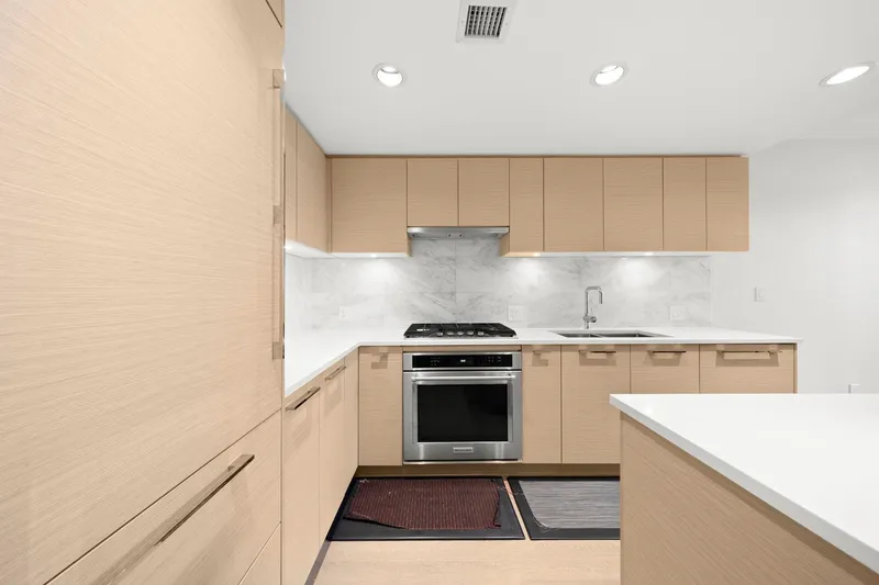 102 6700 DUNBLANE AVENUE - photo 2 of 25