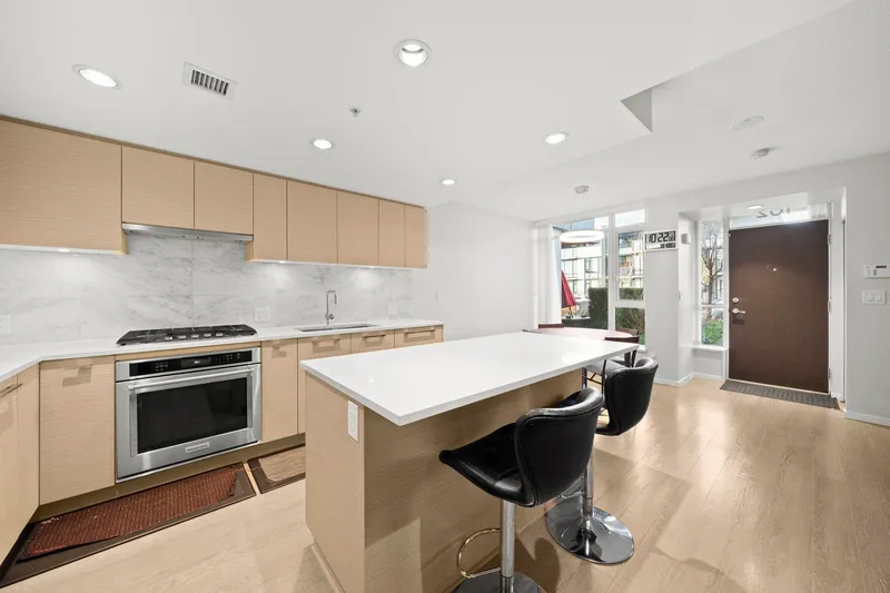 102 6700 DUNBLANE AVENUE - photo 3 of 25