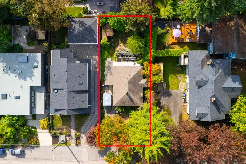334 ARBUTUS STREET - photo 3 of 22