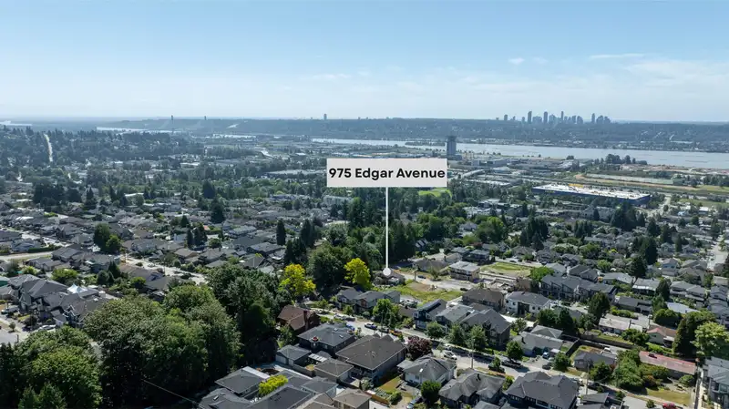 975 EDGAR AVENUE - photo 4 of 12