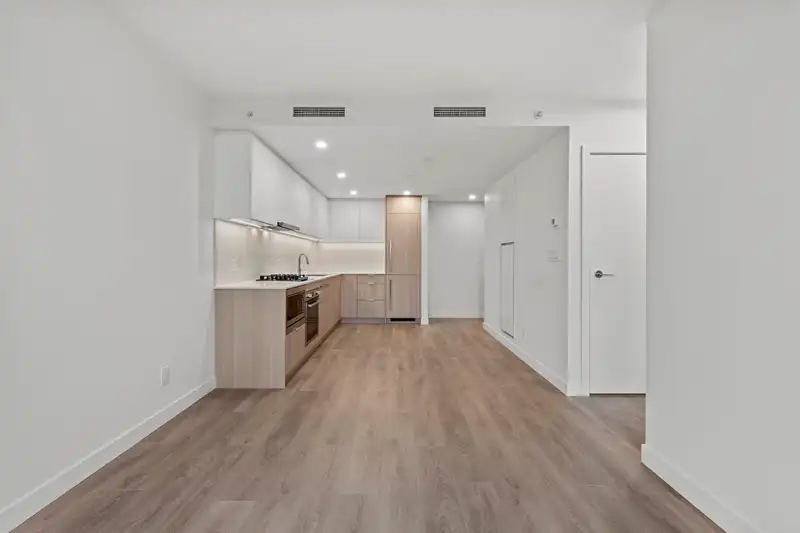 910 308 ALDERSON AVENUE - photo 2 of 23
