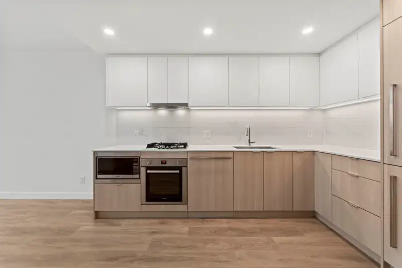 910 308 ALDERSON AVENUE - photo 3 of 23