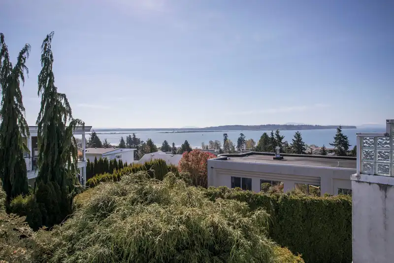 15662 SEMIAHMOO AVENUE - photo 4 of 34
