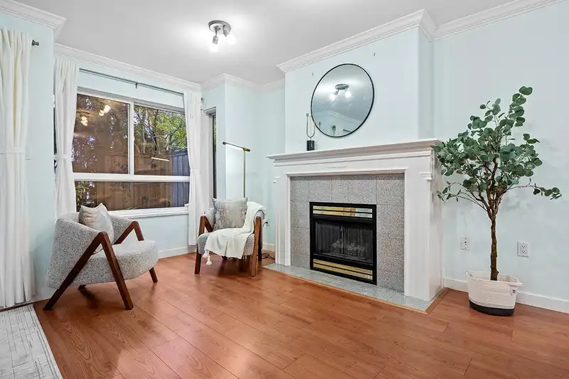 3 4238 BOND STREET - photo 4 of 34