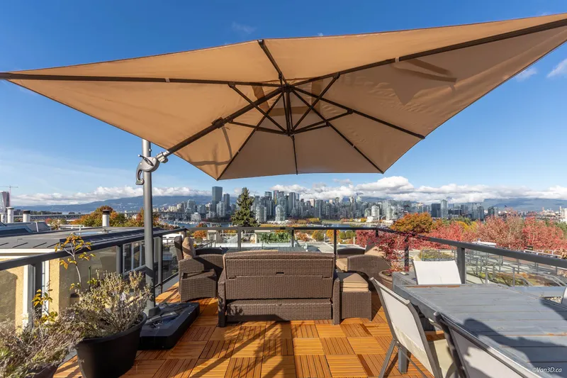 1017 W 8TH AVENUE - photo 2 of 25