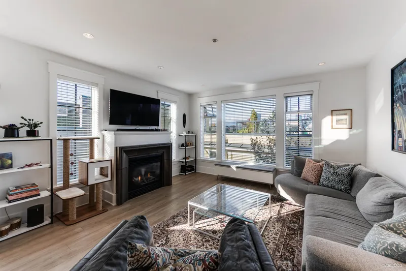 1017 W 8TH AVENUE - photo 4 of 25