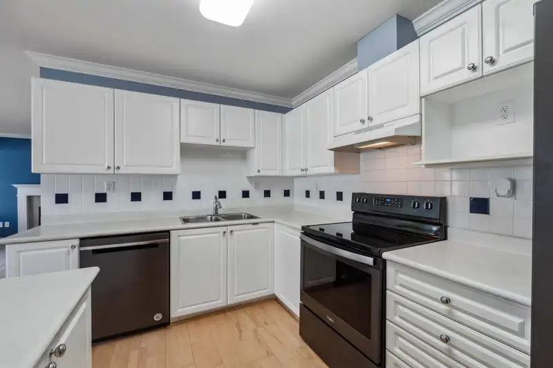 47 6885 184 STREET - photo 4 of 33