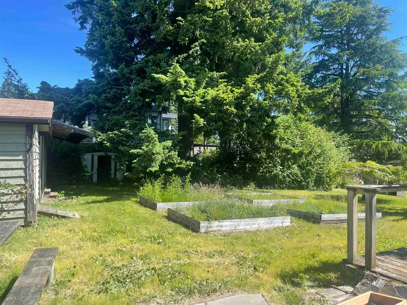 15463 16A AVENUE - photo 3 of 18