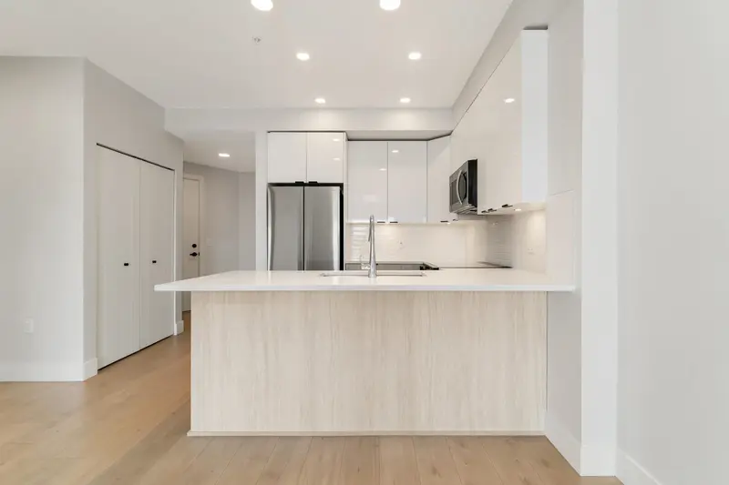 519 20061 FRASER HIGHWAY - photo 2 of 11