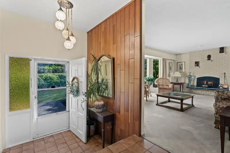 16881 31 AVENUE - photo 4 of 40