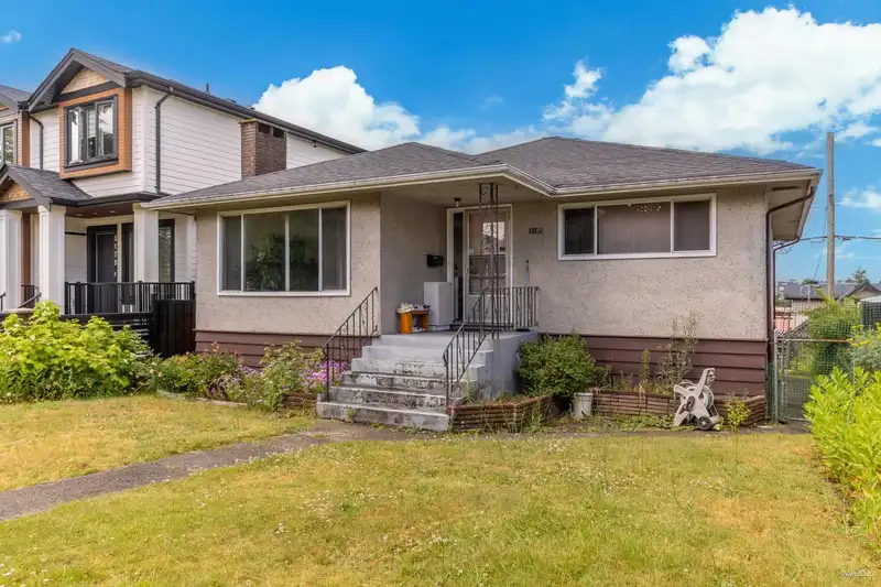3185 E 16TH AVENUE - photo 2 of 28