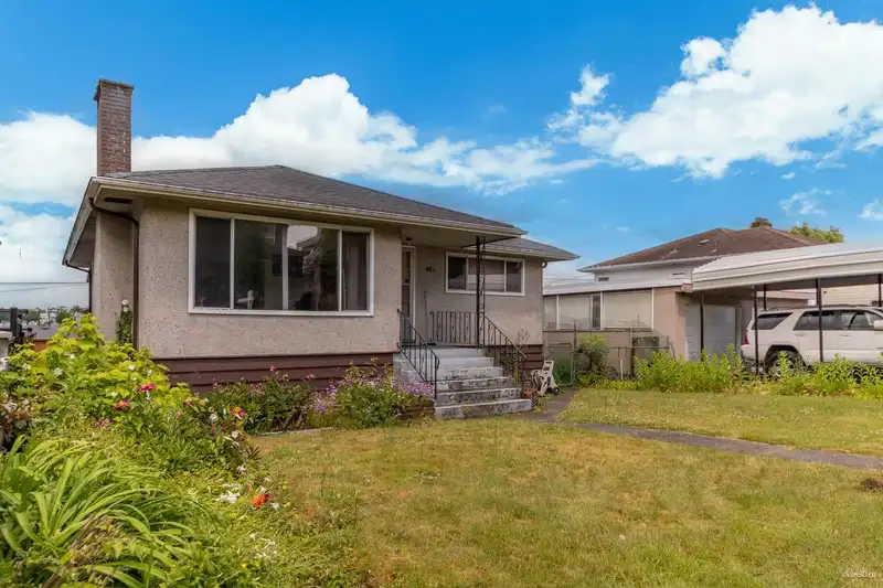 3185 E 16TH AVENUE - photo 3 of 28