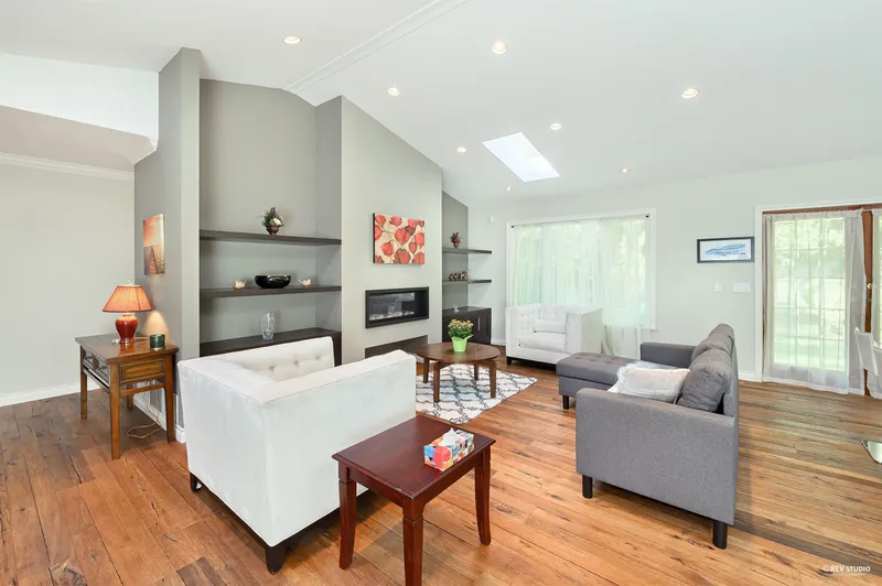 13671 16 AVENUE - photo 4 of 25