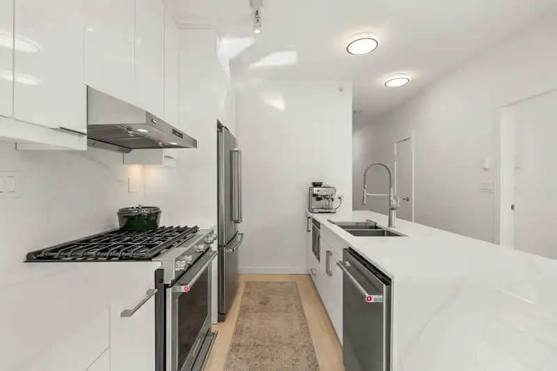 2705 1189 MELVILLE STREET - photo 3 of 25