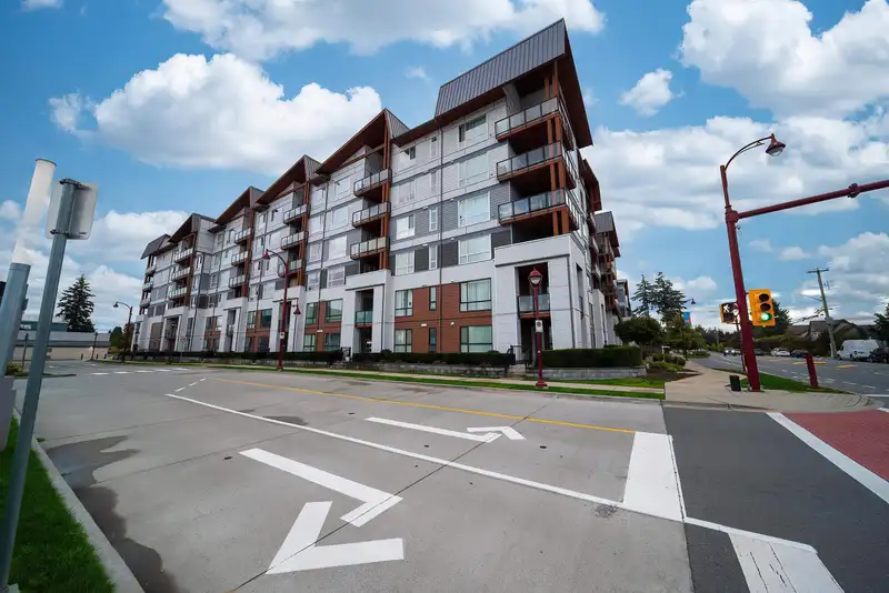 220 11507 84 AVENUE - photo 1 of 8