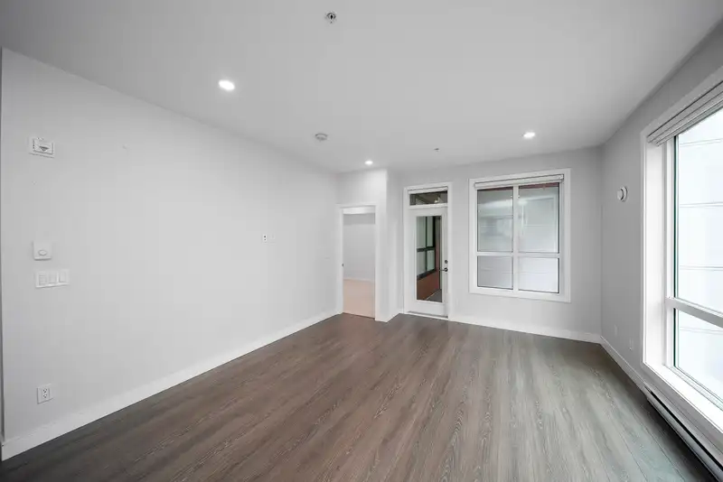 220 11507 84 AVENUE - photo 4 of 8
