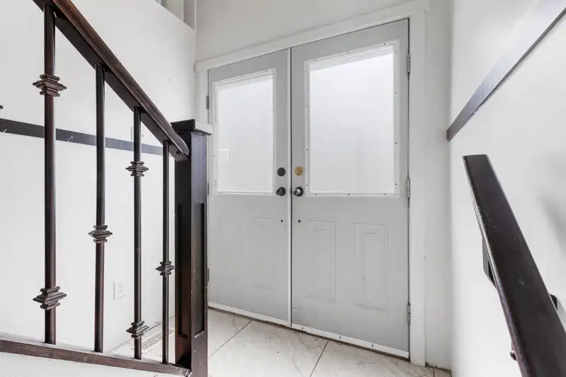 12347 103A AVENUE - photo 4 of 35