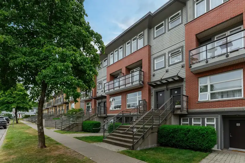 206 5632 KINGS ROAD - photo 1 of 37