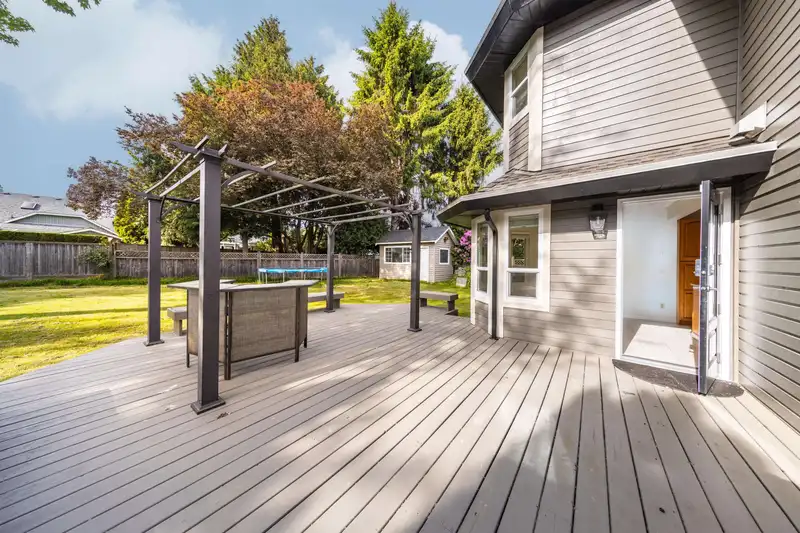 14816 20A AVENUE - photo 4 of 40