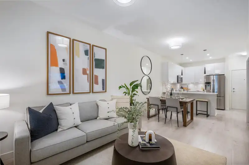 615 5504 BRYDON CRESCENT - photo 2 of 11