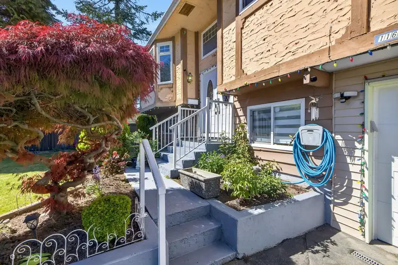11627 72A AVENUE - photo 3 of 30