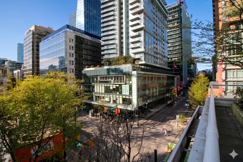 402 480 ROBSON STREET - photo 2 of 23