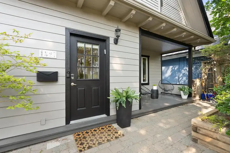 827 W 24TH AVENUE - photo 2 of 34