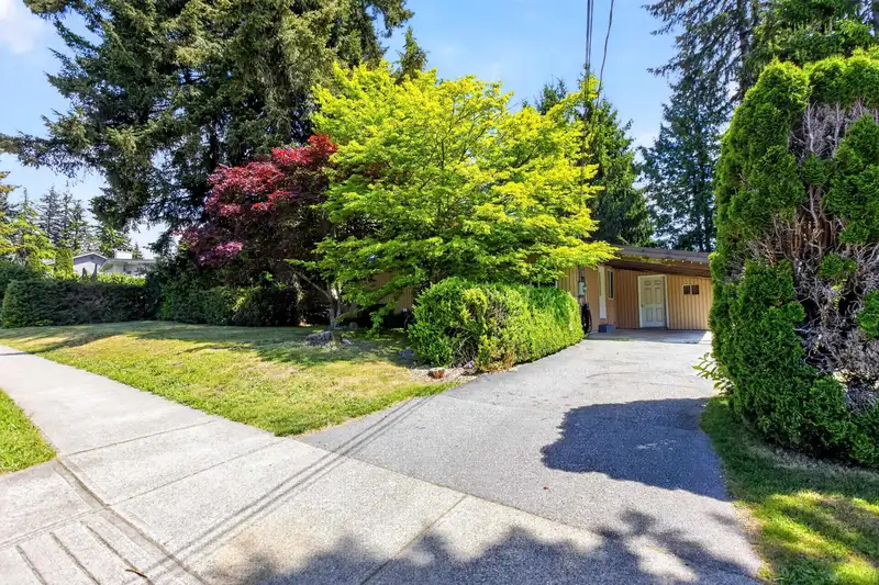 655 MACINTOSH STREET - photo 2 of 40