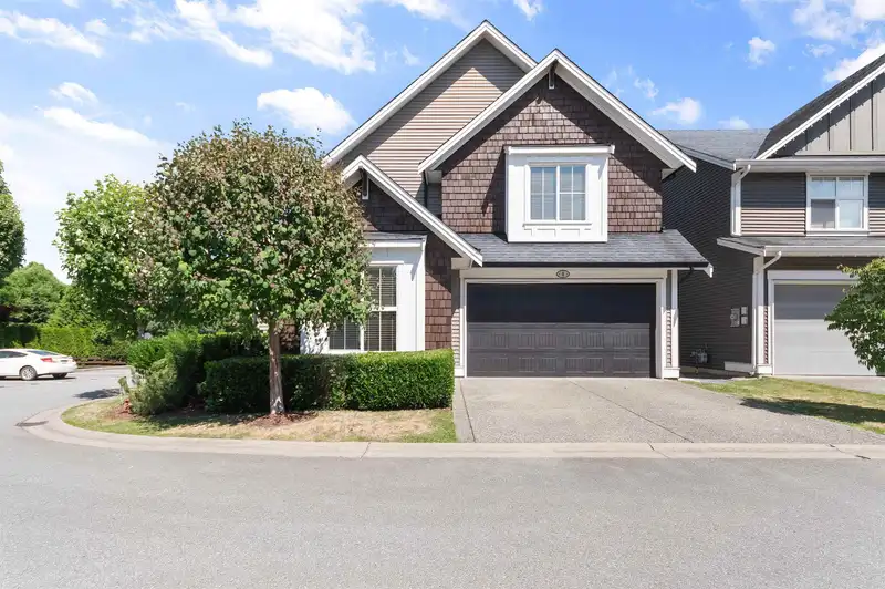 1 7891 211 STREET - photo 3 of 40