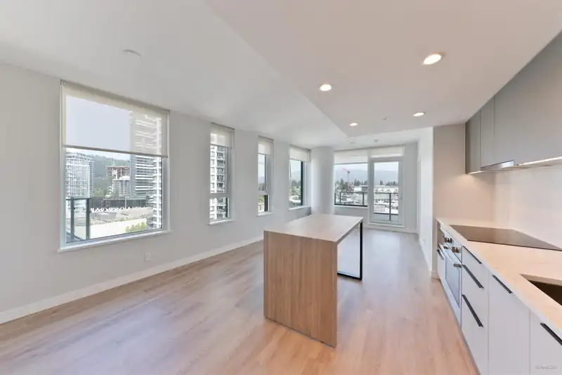 1105 567 EMERSON STREET - photo 2 of 23