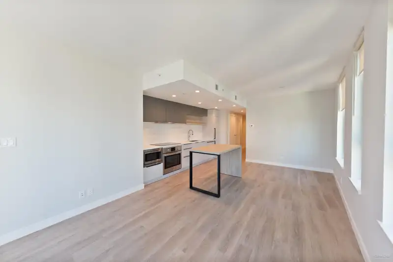 1105 567 EMERSON STREET - photo 4 of 23