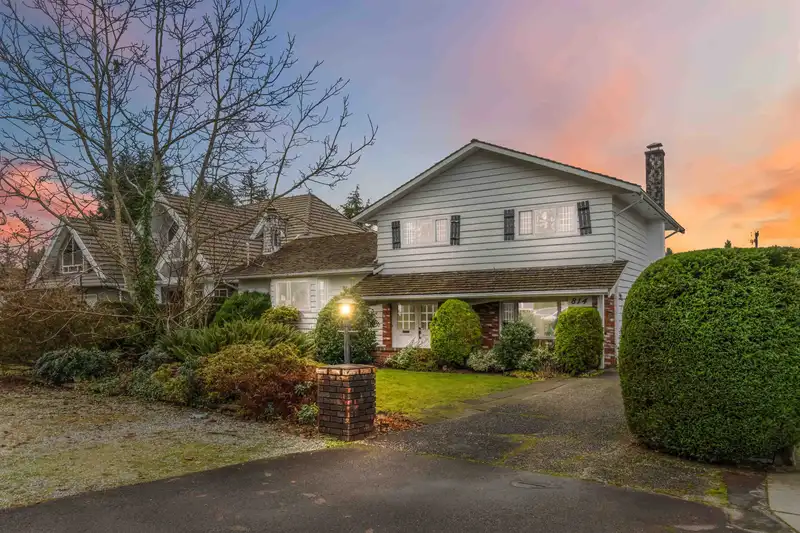 814 KELVIN STREET - photo 2 of 40