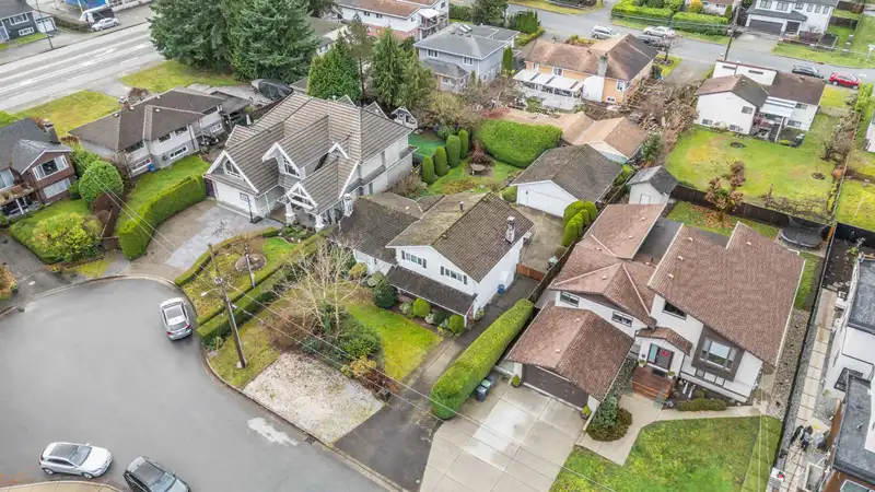 814 KELVIN STREET - photo 3 of 40