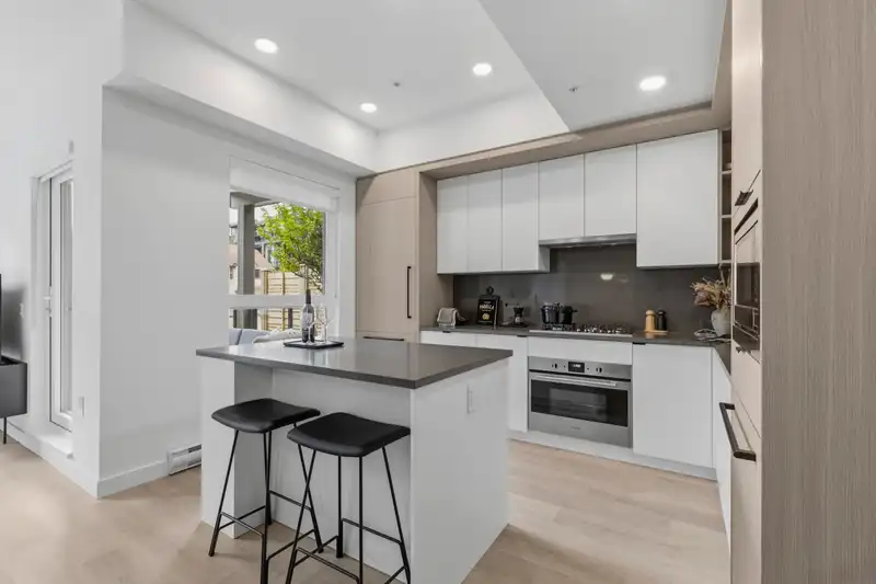 107 2268 E BROADWAY - photo 2 of 17